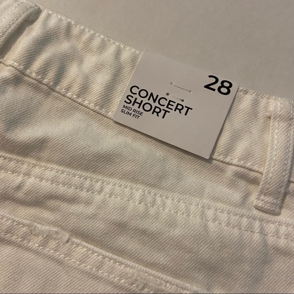 Forever 21 white jean Concert Shorts, mid rise, slim fit, size 28 - Picture 8 of 8